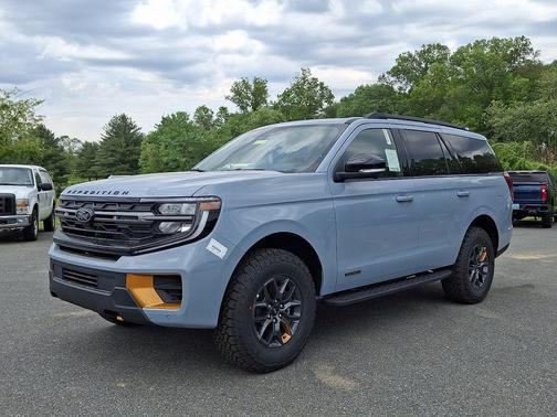 Glacier Gray Metallic Tri-Coat 2026 Ford Expedition Tremor