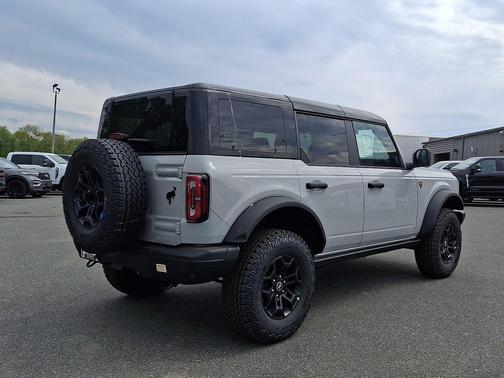 Avalanche Gray 2026 Ford Bronco Badlands