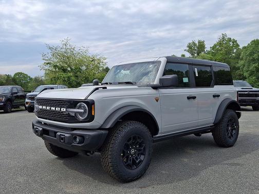 Avalanche Gray 2026 Ford Bronco Badlands