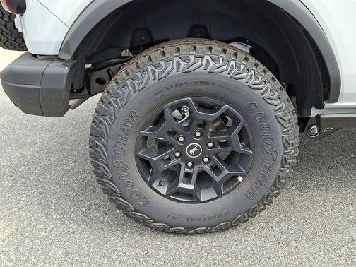 Avalanche Gray 2026 Ford Bronco Badlands