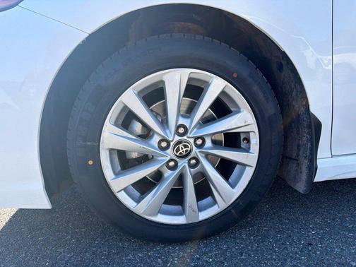 Ice Cap 2024 Toyota Camry SE
