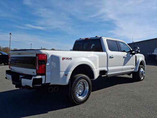 Star White Metallic TC 2025 Ford F-450 Platinum