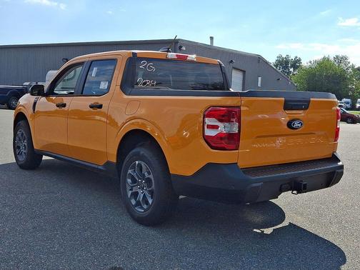 Orange Fury Metallic Tri-Coat 2026 Ford Maverick XLT