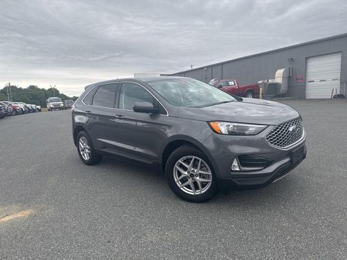 Carbonized Gray Metallic 2023 Ford Edge SEL