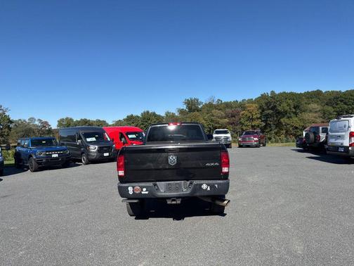 2017 RAM 2500 Tradesman Crew Cab 4x4 8' Box