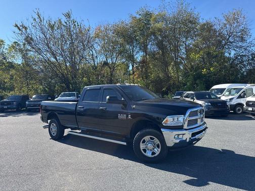 2017 RAM 2500 Tradesman Crew Cab 4x4 8' Box