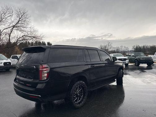 2022 Chevrolet Suburban RST