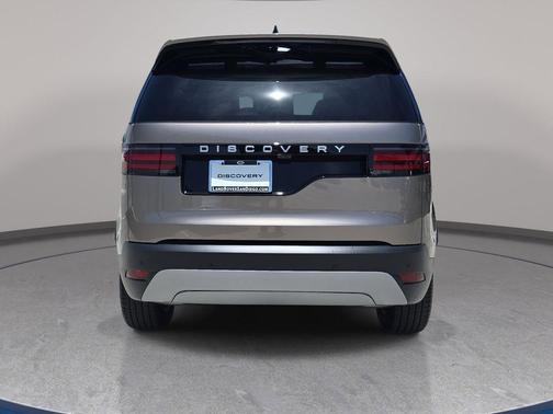 Lantau Bronze Metallic 2026 Land Rover Discovery S