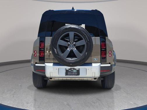 Lantau Bronze Metallic 2023 Land Rover Defender SE