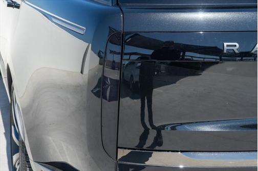2025 Land Rover Range Rover SV