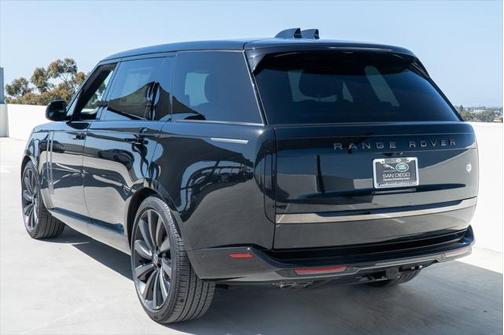 2025 Land Rover Range Rover SV