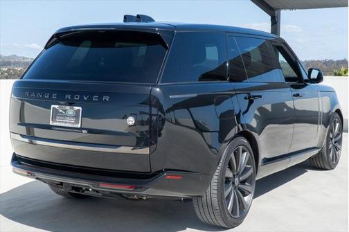 2025 Land Rover Range Rover SV