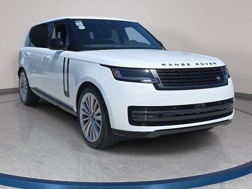 Ostuni Pearl White Premium Metallic 2026 Land Rover Range Rover SE