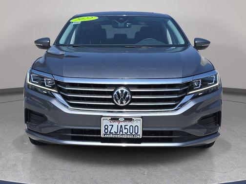 Platinum Gray Metallic 2022 Volkswagen Passat 2.0T SE