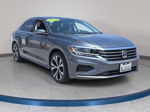 Platinum Gray Metallic 2022 Volkswagen Passat 2.0T SE