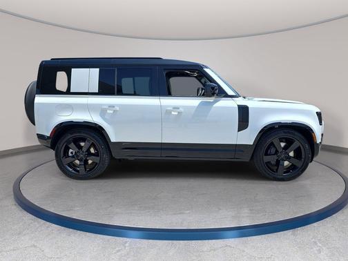 Fuji White 2026 Land Rover Defender X-Dynamic SE