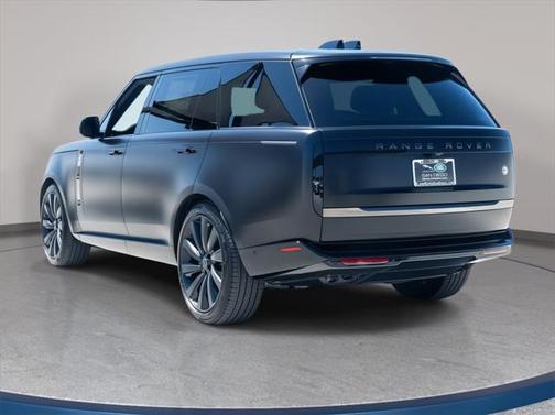 2025 Land Rover Range Rover SV