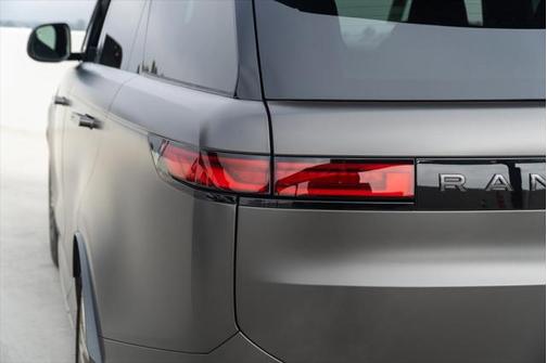 2025 Land Rover Range Rover Sport SV