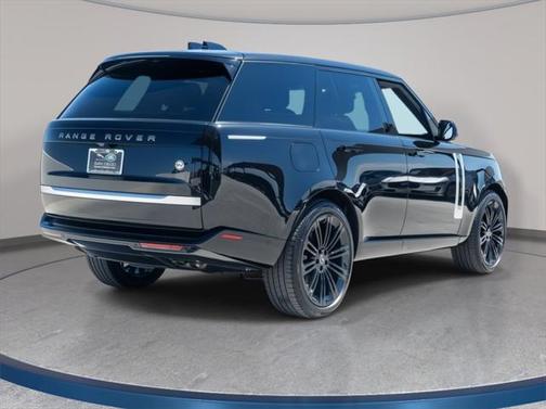 2025 Land Rover Range Rover SV