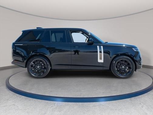 2025 Land Rover Range Rover SV