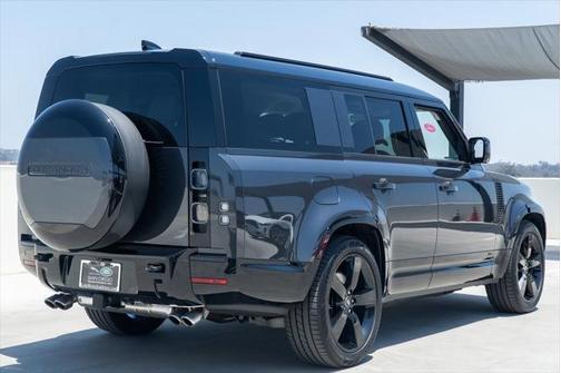 2025 Land Rover Defender V8