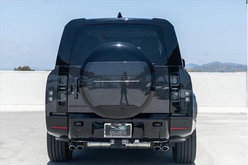 2025 Land Rover Defender V8
