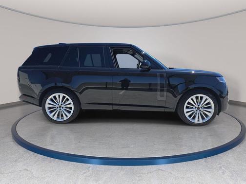Santorini Black 2026 Land Rover Range Rover SE