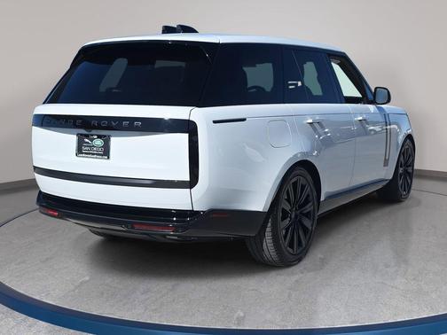 2026 Land Rover Range Rover SE