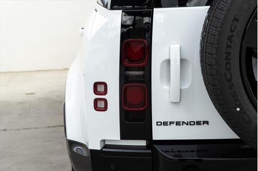 2025 Land Rover Defender X-Dynamic SE