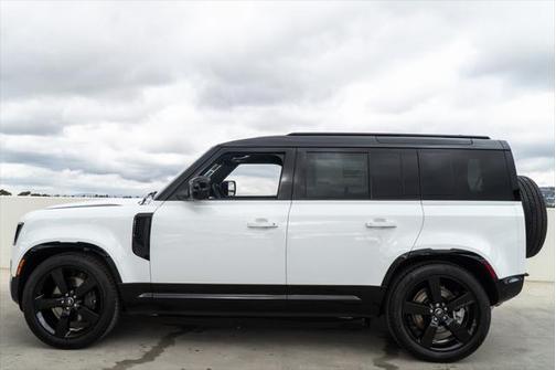 2025 Land Rover Defender X-Dynamic SE