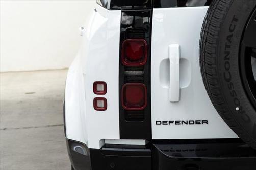 2025 Land Rover Defender X-Dynamic SE