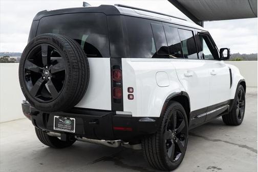2025 Land Rover Defender X-Dynamic SE