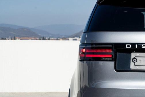 Eiger Gray Metallic 2025 Land Rover Discovery S