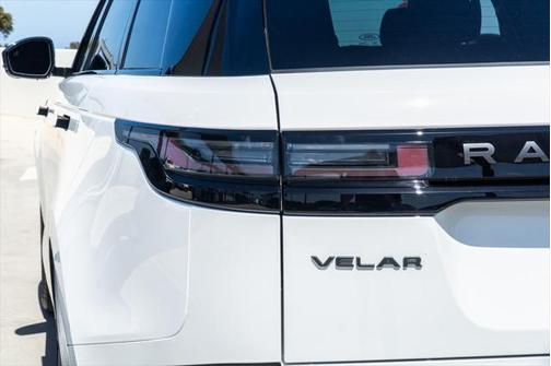 2026 Land Rover Range Rover Velar Dynamic SE