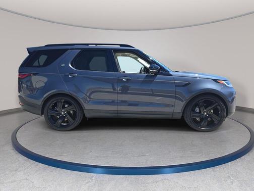 Varesine Blue Metallic 2025 Land Rover Discovery S