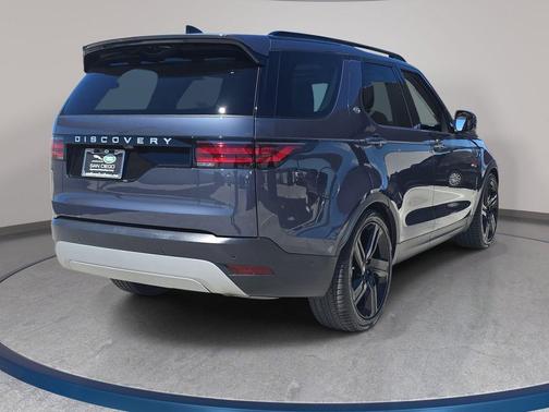 Varesine Blue Metallic 2025 Land Rover Discovery S