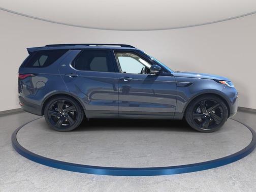 Varesine Blue Metallic 2025 Land Rover Discovery S