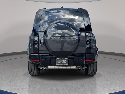 2026 Land Rover Defender 110 V8