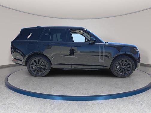 Santorini Black 2026 Land Rover Range Rover SE