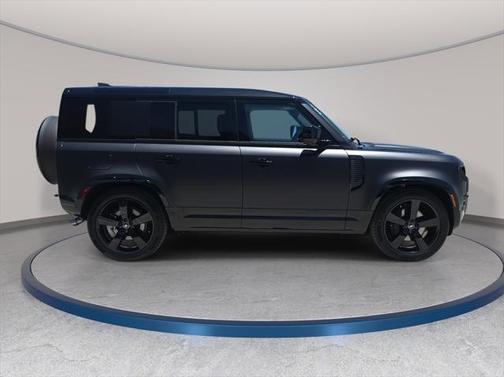 2025 Land Rover Defender X-Dynamic SE