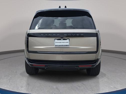 Batumi Gold Premium Metallic 2026 Land Rover Range Rover SE