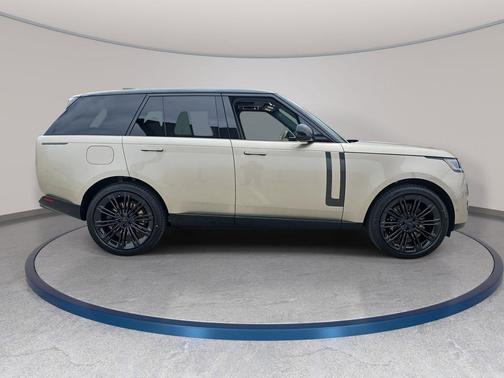 Batumi Gold Premium Metallic 2026 Land Rover Range Rover SE