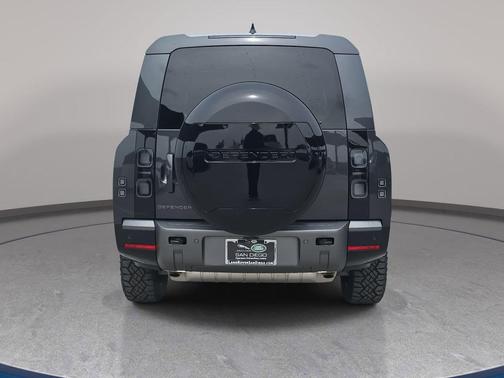 2026 Land Rover Defender Outbound