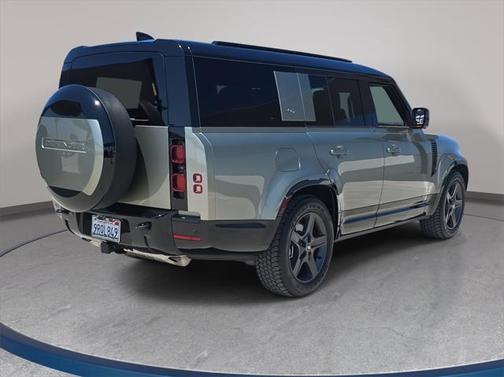 2024 Land Rover Defender X-Dynamic SE