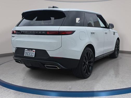 Fuji White 2025 Land Rover Range Rover Sport SE