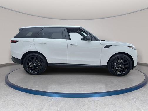 Fuji White 2025 Land Rover Range Rover Sport SE