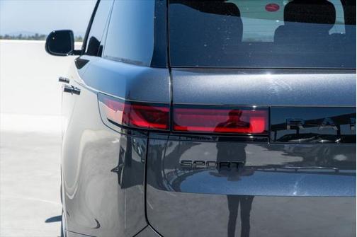 2025 Land Rover Range Rover Sport SE