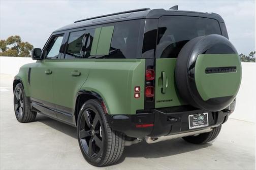2025 Land Rover Defender X-Dynamic SE