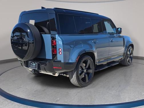 2025 Land Rover Defender X-Dynamic SE