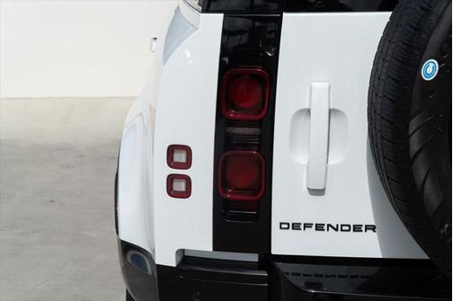 2025 Land Rover Defender X-Dynamic SE